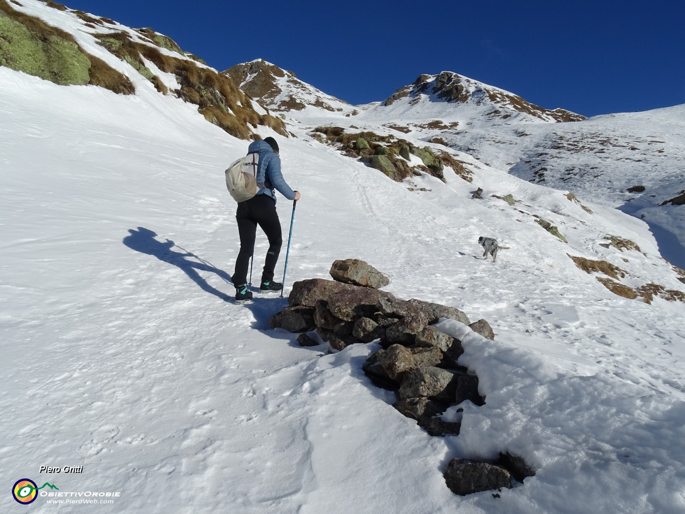 27 Spuntano in alto le cime del Triomen e del 'Tribortoi'.JPG